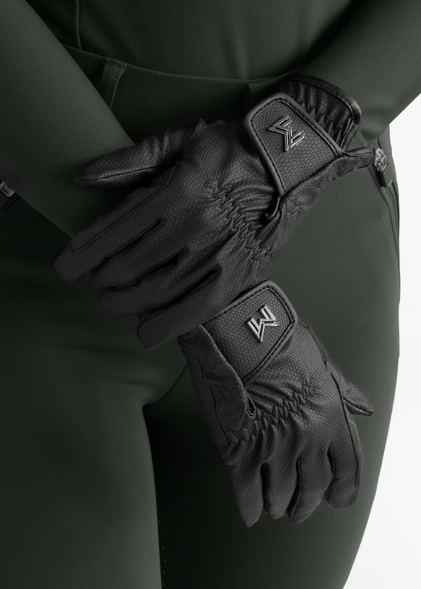 Emblem Riding Gloves - Black